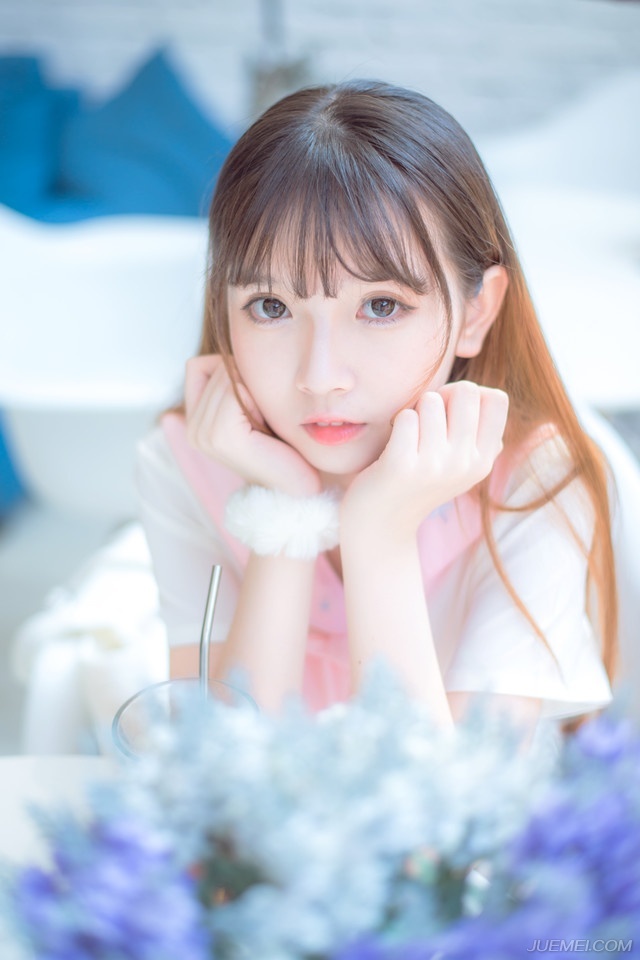 可进可出，若即若离，可爱可怨，可聚而不会散，才是最天长地久的一种好朋友。